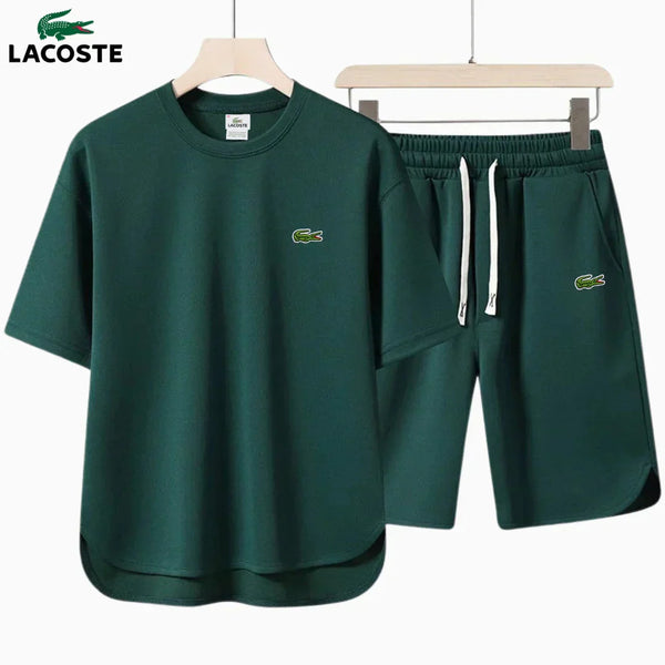 LACOSTE – Ensemble de base composé d’un t-shirt et d’un short