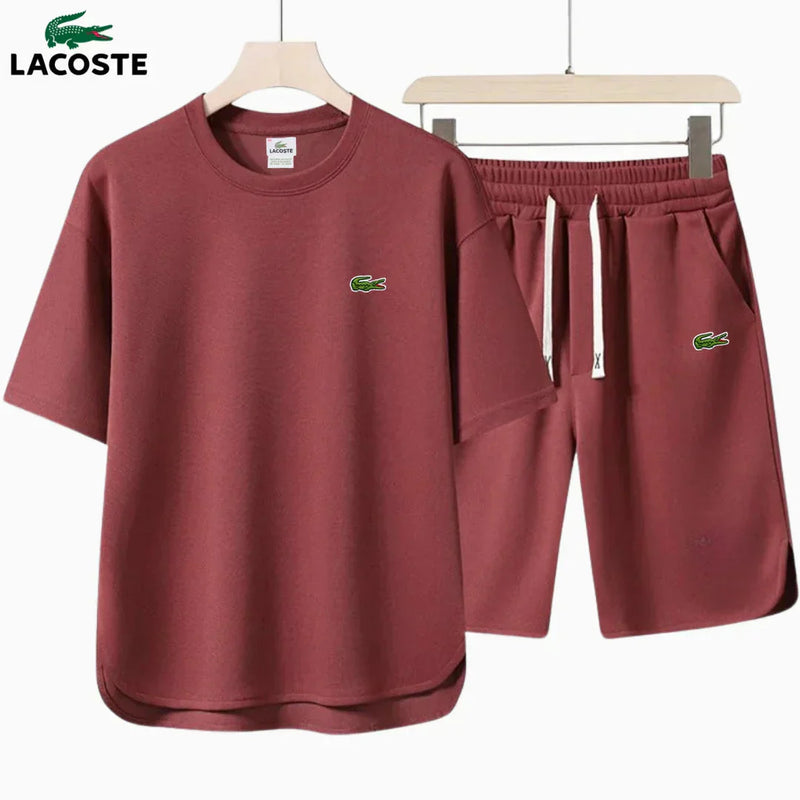 LACOSTE – Ensemble de base composé d’un t-shirt et d’un short