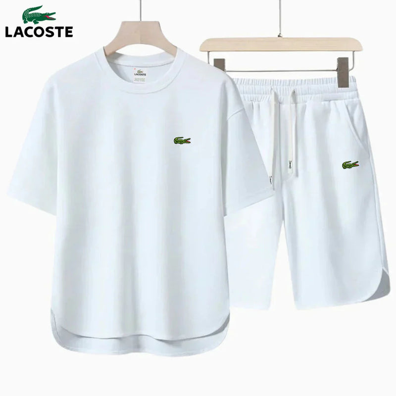 LACOSTE – Ensemble de base composé d’un t-shirt et d’un short